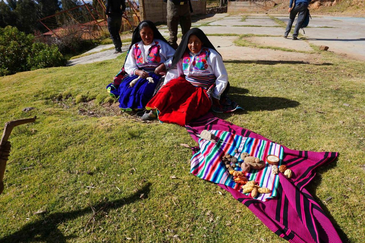 Tikawasi Homestay Comunidad Pueblo Isla Amantani Jose Luis Ocosuyo Eksteriør billede