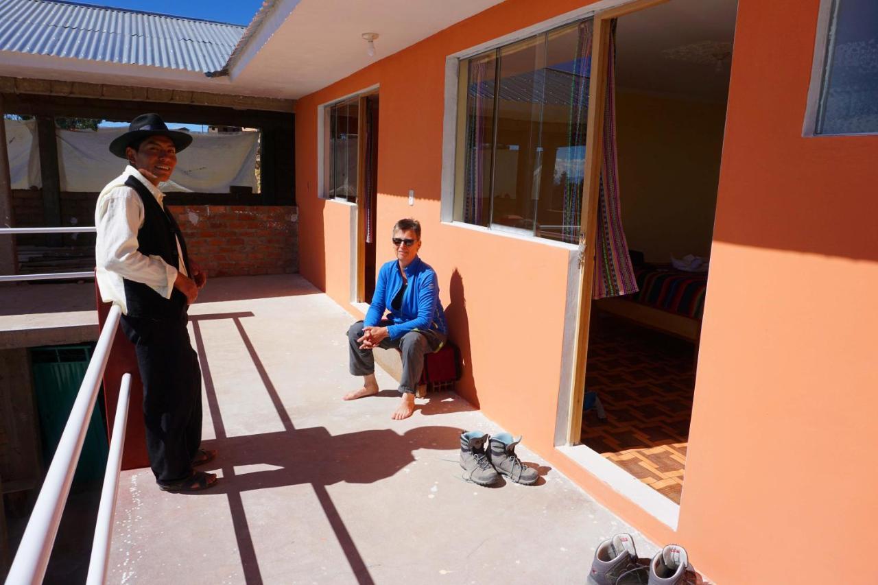 Tikawasi Homestay Comunidad Pueblo Isla Amantani Jose Luis Ocosuyo Eksteriør billede