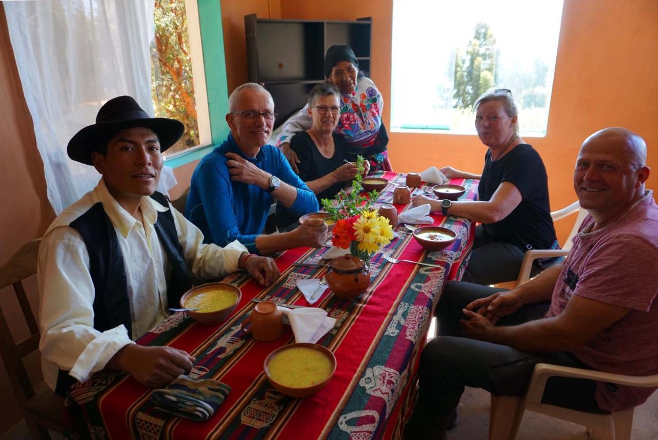 Tikawasi Homestay Comunidad Pueblo Isla Amantani Jose Luis Ocosuyo Eksteriør billede