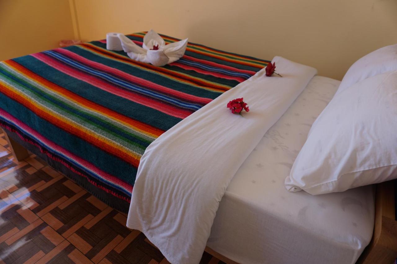 Tikawasi Homestay Comunidad Pueblo Isla Amantani Jose Luis Ocosuyo Eksteriør billede
